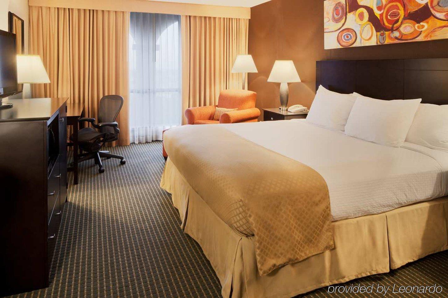 Doubletree By Hilton Dallas Market Center Номер фото